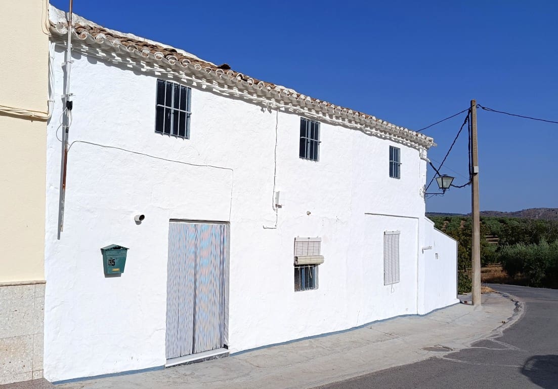 3 bedroom Townhouse for sale in Priego de Cordoba with garage - € 49,000 (Ref: 10052081)