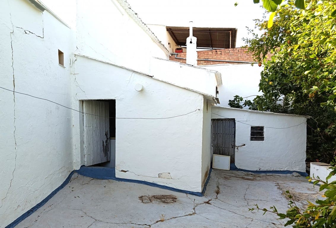 3 bedroom Townhouse for sale in Priego de Cordoba with garage - € 49,000 (Ref: 10052081)
