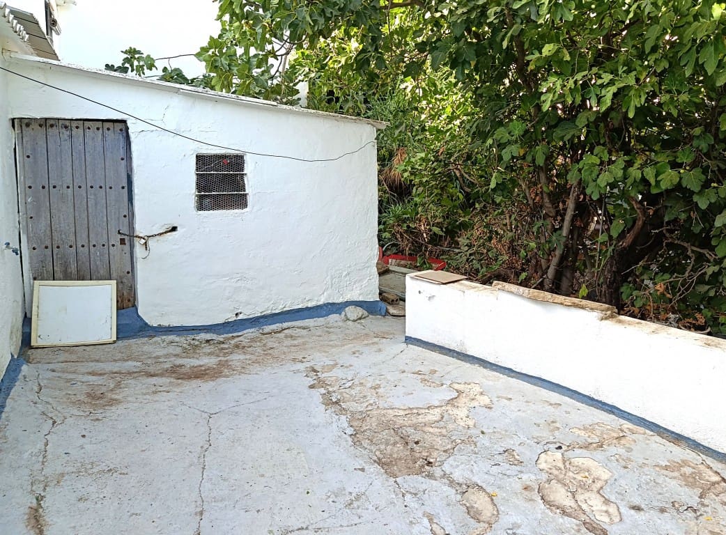 3 bedroom Townhouse for sale in Priego de Cordoba with garage - € 49,000 (Ref: 10052081)