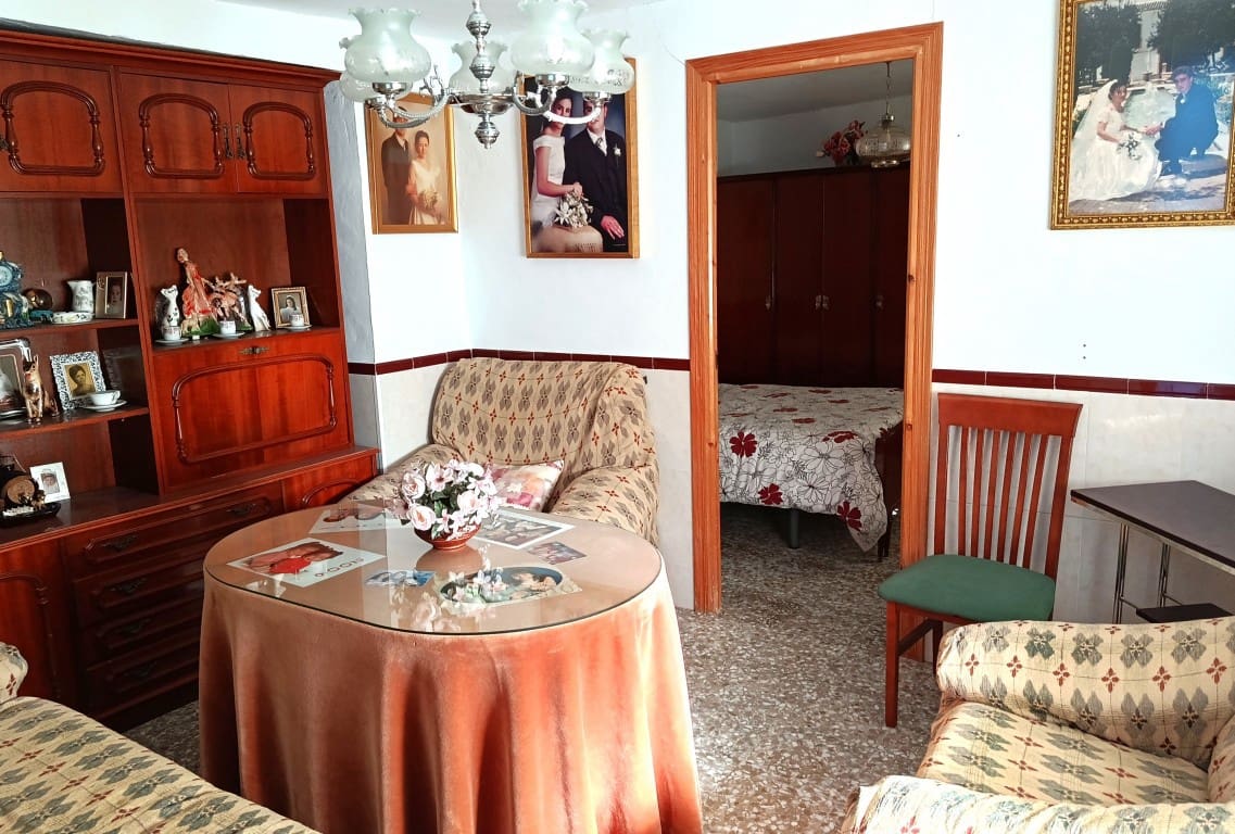 3 bedroom Townhouse for sale in Priego de Cordoba with garage - € 49,000 (Ref: 10052081)
