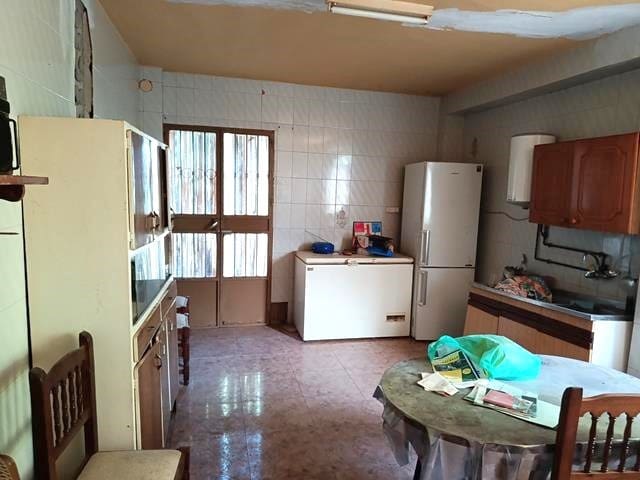 5 bedroom Townhouse for sale in Priego de Córdoba with garage - € 55,000 (Ref: 10054324)
