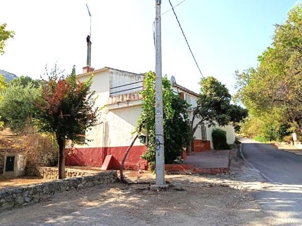 5 bedroom Townhouse for sale in Priego de Cordoba with garage - € 55,000 (Ref: 10054324)