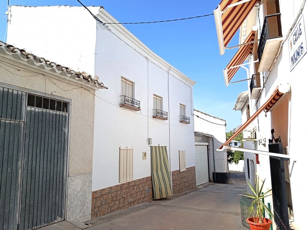 Casa de 3 habitaciones en Priego de Córdoba en venta - 42.000 € (Ref: 10062057)
