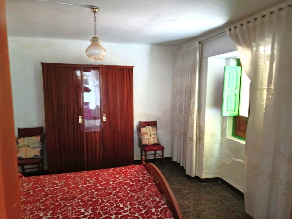 4 slaapkamer Finca/Landhuis te koop in Sabariego met zwembad garage - € 93.000 (Ref: 10093979)