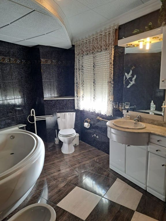 5 soverom Hus til salgs i Fuente-Tojar med garasje - € 124 000 (Ref: 10095479)