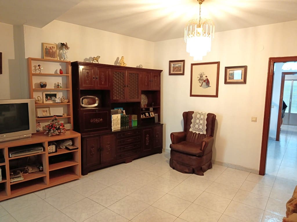 6 quarto Casa em Banda para venda em Luque com garagem - 89 000 € (Ref: 10125147)