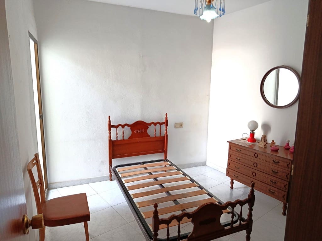 6 quarto Casa em Banda para venda em Luque com garagem - 89 000 € (Ref: 10125147)