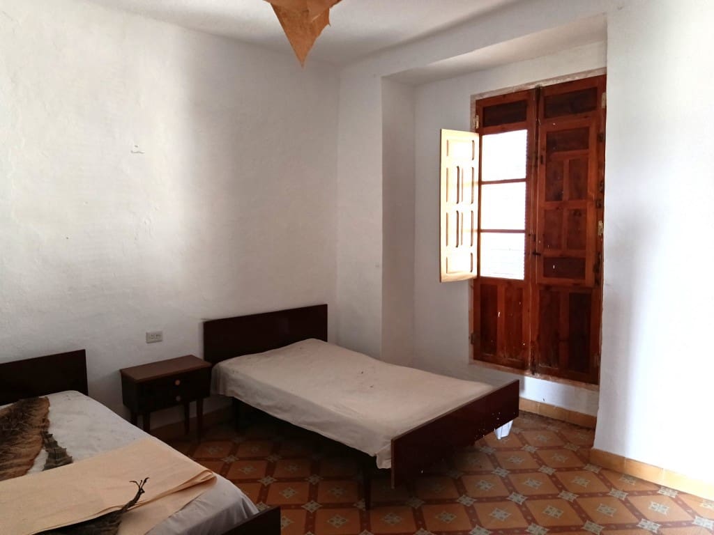 10 sovrum Hus till salu i Fuente-Tojar med garage - 109 000 € (Ref: 10149339)