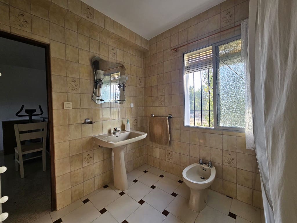 4 chambre Finca/Maison de Campagne à vendre à Cabra avec garage - 149 000 € (Ref: 10162095)