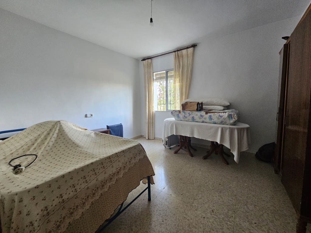 4 chambre Finca/Maison de Campagne à vendre à Cabra avec garage - 149 000 € (Ref: 10162095)