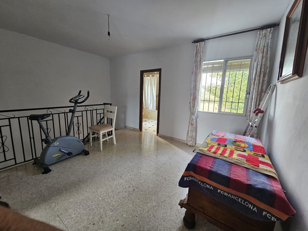 4 chambre Finca/Maison de Campagne à vendre à Cabra avec garage - 149 000 € (Ref: 10162095)