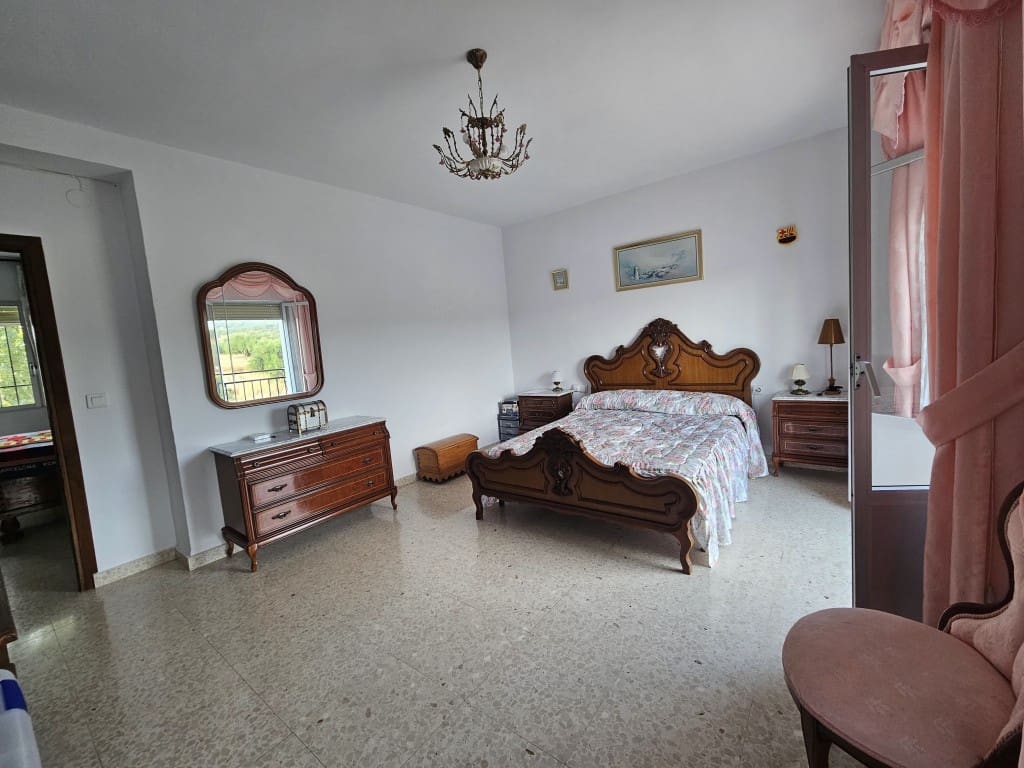 4 chambre Finca/Maison de Campagne à vendre à Cabra avec garage - 149 000 € (Ref: 10162095)