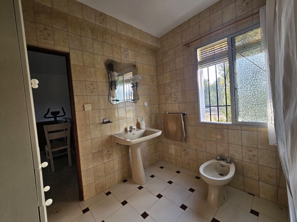 4 chambre Finca/Maison de Campagne à vendre à Cabra avec garage - 149 000 € (Ref: 10162095)