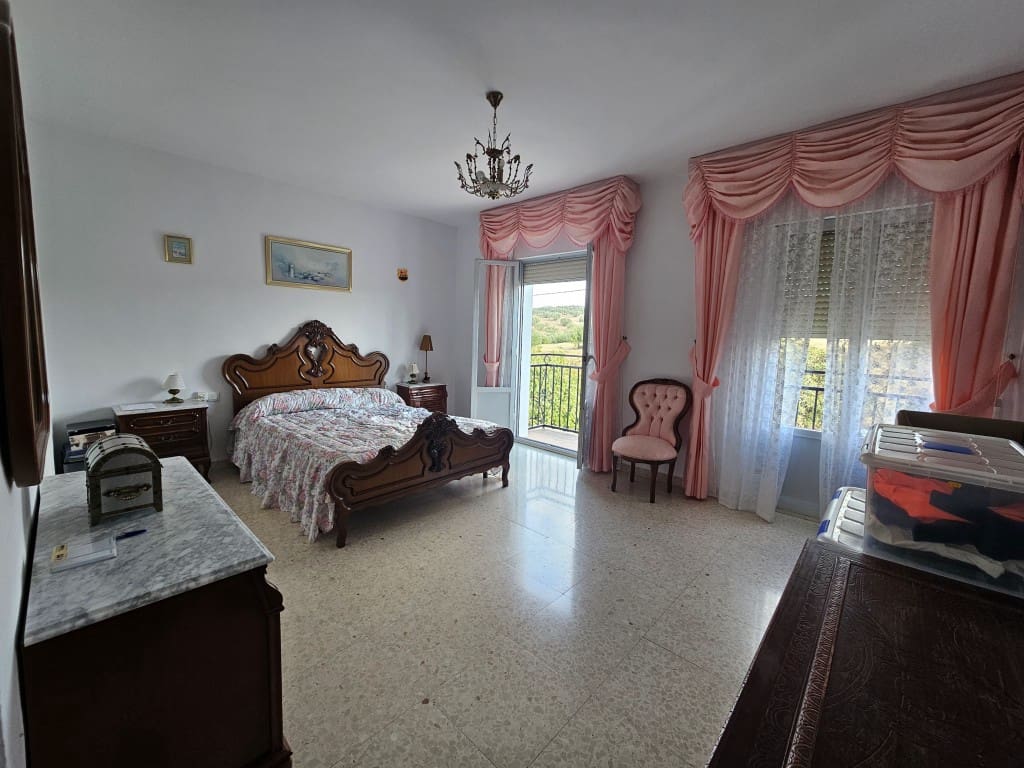4 chambre Finca/Maison de Campagne à vendre à Cabra avec garage - 149 000 € (Ref: 10162095)