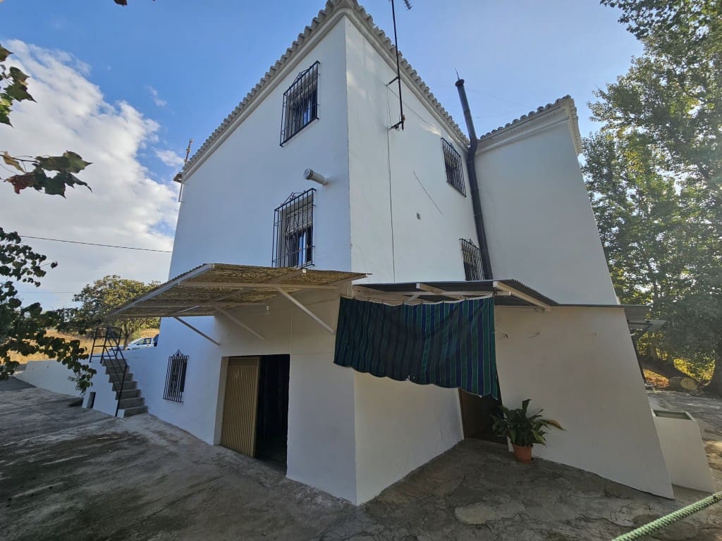 4 chambre Finca/Maison de Campagne à vendre à Cabra avec garage - 149 000 € (Ref: 10162095)