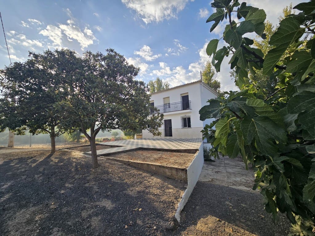 4 chambre Finca/Maison de Campagne à vendre à Cabra avec garage - 149 000 € (Ref: 10162095)