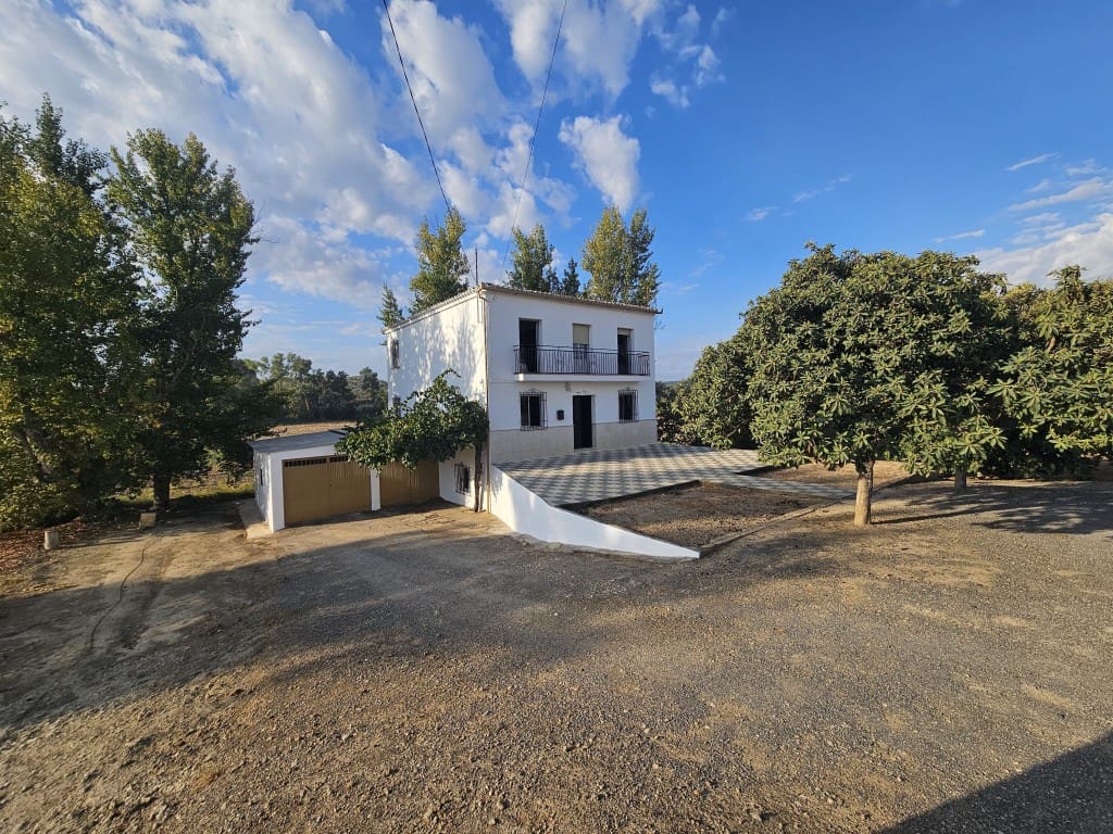 4 chambre Finca/Maison de Campagne à vendre à Cabra avec garage - 149 000 € (Ref: 10162095)