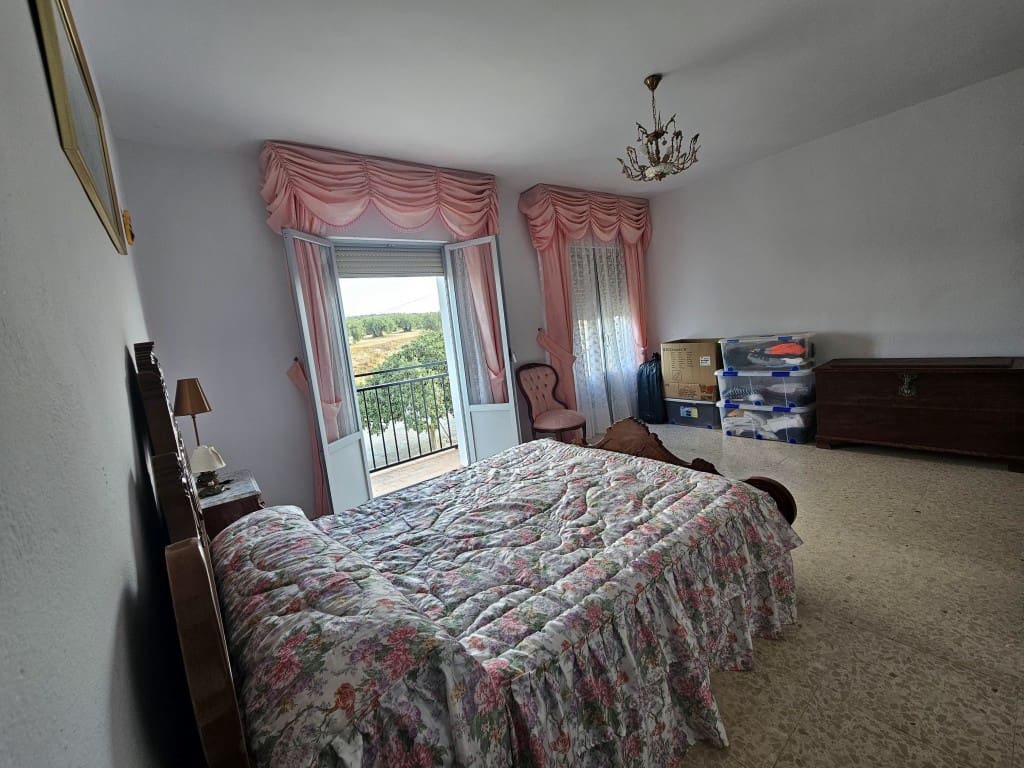 4 chambre Finca/Maison de Campagne à vendre à Cabra avec garage - 149 000 € (Ref: 10162095)