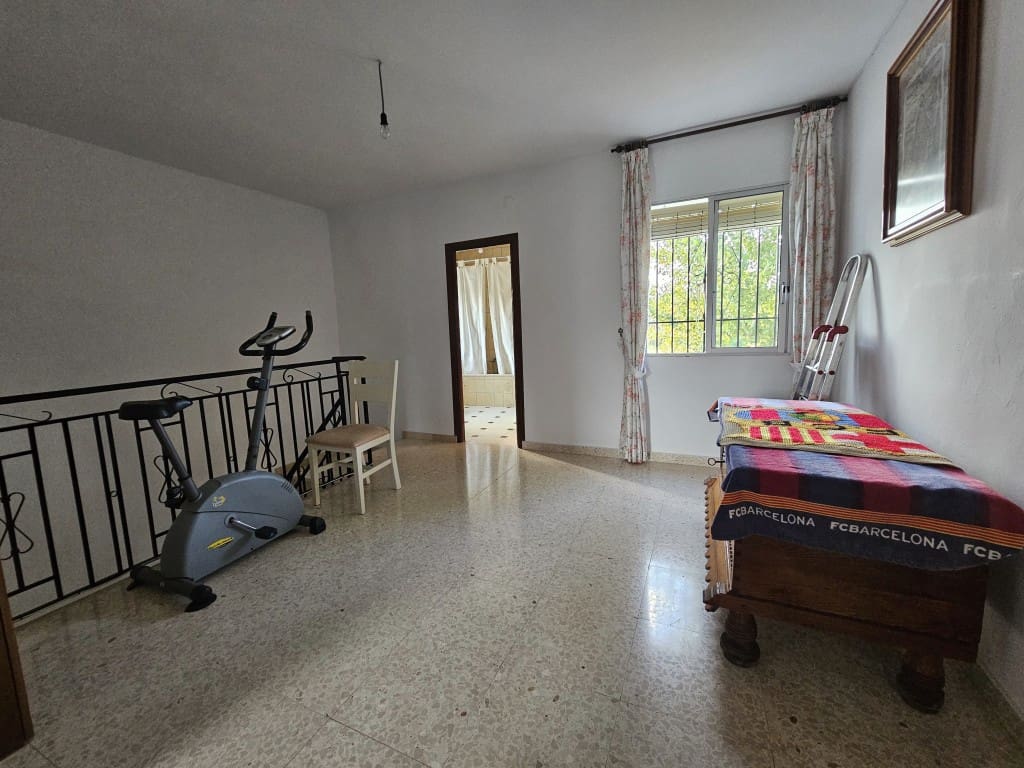 4 chambre Finca/Maison de Campagne à vendre à Cabra avec garage - 149 000 € (Ref: 10162095)