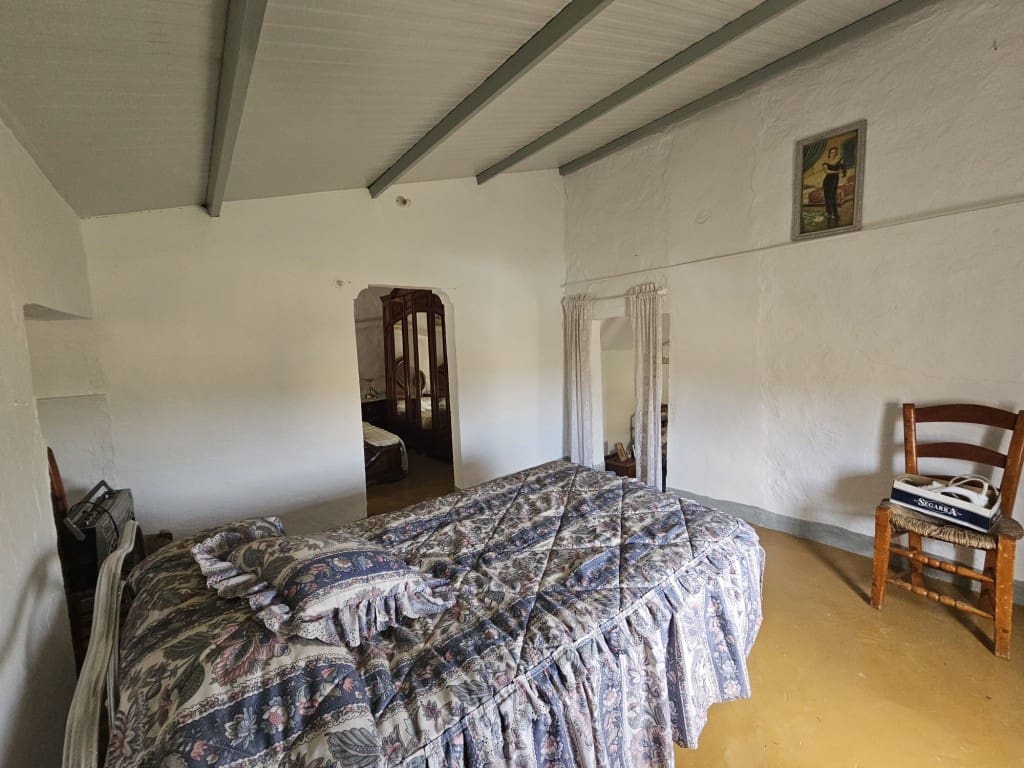 5 soveværelse Finca/Landehus til salg i Cabra med garage - € 99.000 (Ref: 10162096)
