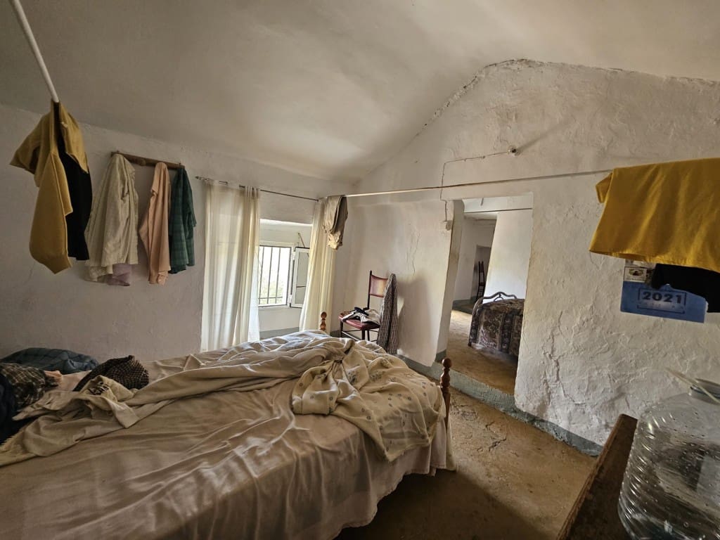 5 soveværelse Finca/Landehus til salg i Cabra med garage - € 99.000 (Ref: 10162096)