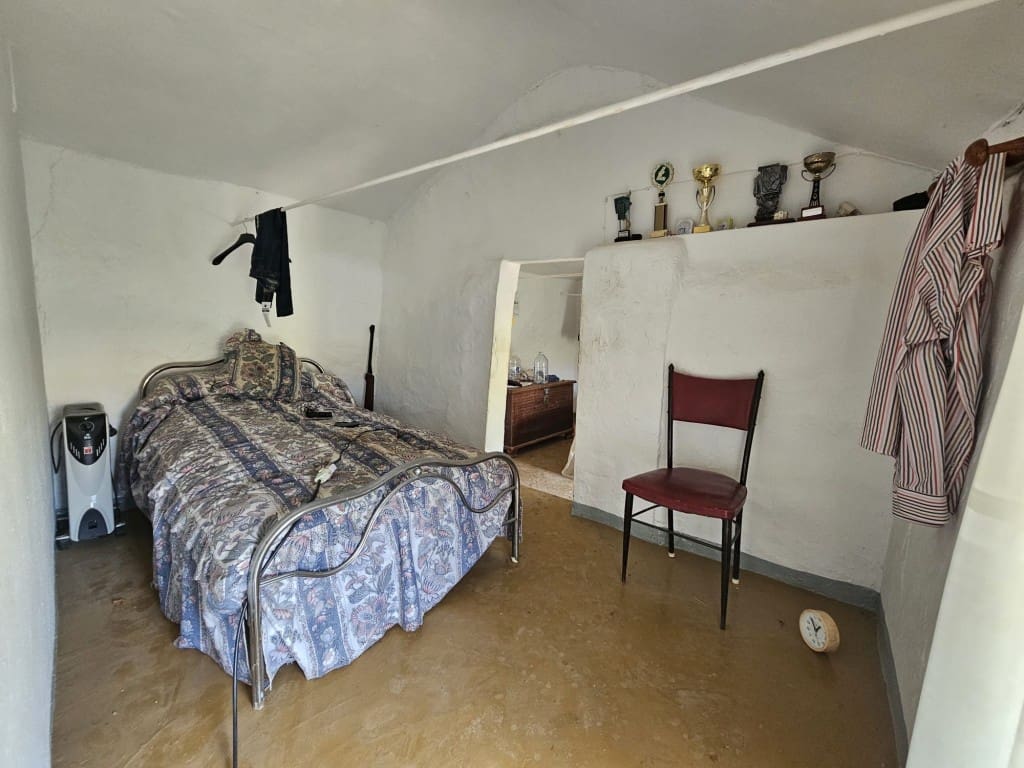 5 soveværelse Finca/Landehus til salg i Cabra med garage - € 99.000 (Ref: 10162096)
