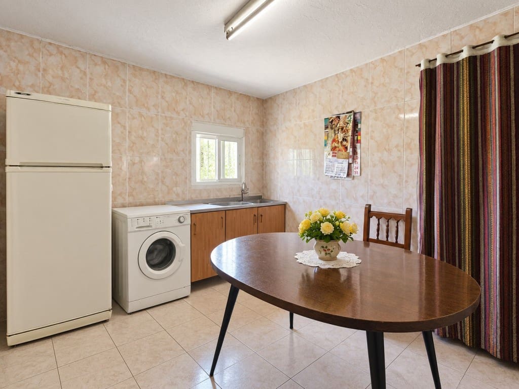 5 soveværelse Finca/Landehus til salg i Cabra med garage - € 99.000 (Ref: 10162096)