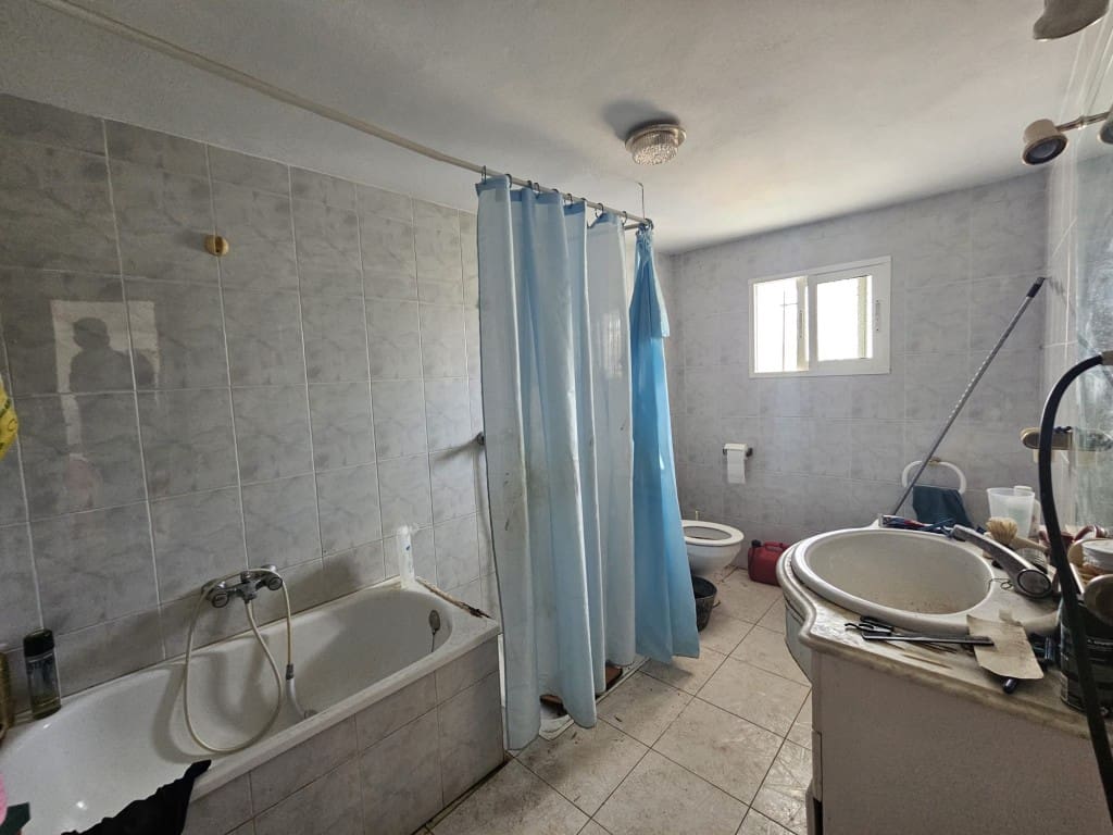 5 soveværelse Finca/Landehus til salg i Cabra med garage - € 99.000 (Ref: 10162096)
