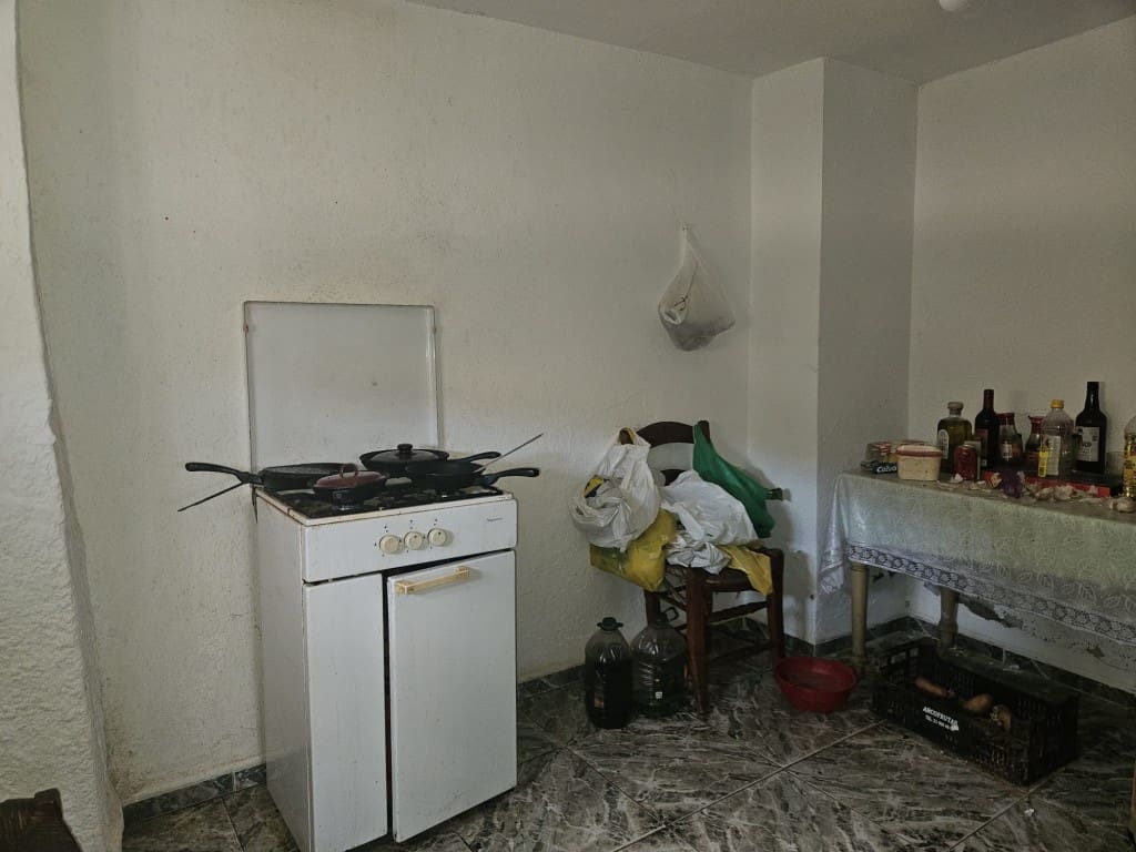 5 soveværelse Finca/Landehus til salg i Cabra med garage - € 99.000 (Ref: 10162096)