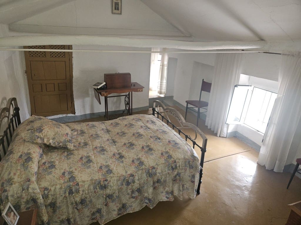 5 soveværelse Finca/Landehus til salg i Cabra med garage - € 99.000 (Ref: 10162096)