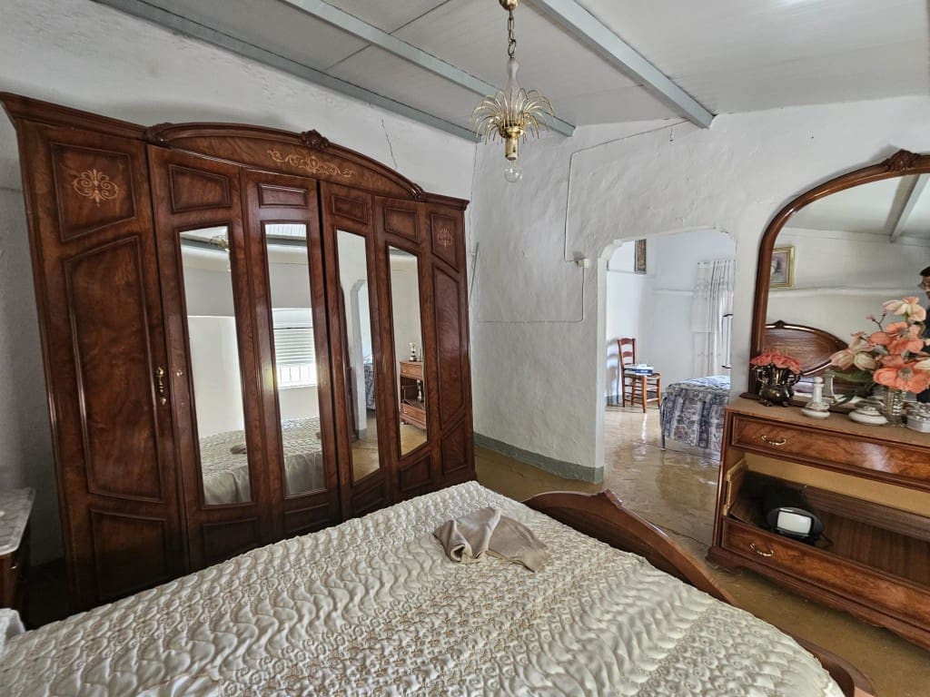 5 soveværelse Finca/Landehus til salg i Cabra med garage - € 99.000 (Ref: 10162096)