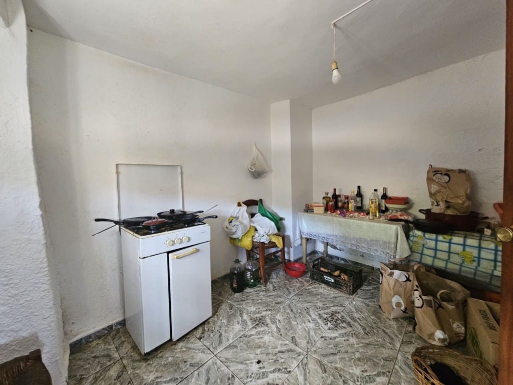 5 soveværelse Finca/Landehus til salg i Cabra med garage - € 99.000 (Ref: 10162096)