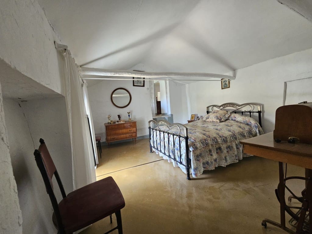 5 soveværelse Finca/Landehus til salg i Cabra med garage - € 99.000 (Ref: 10162096)