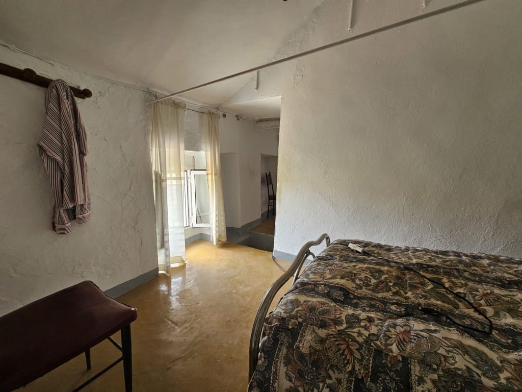 5 soveværelse Finca/Landehus til salg i Cabra med garage - € 99.000 (Ref: 10162096)