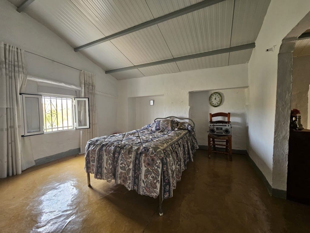 5 soveværelse Finca/Landehus til salg i Cabra med garage - € 99.000 (Ref: 10162096)
