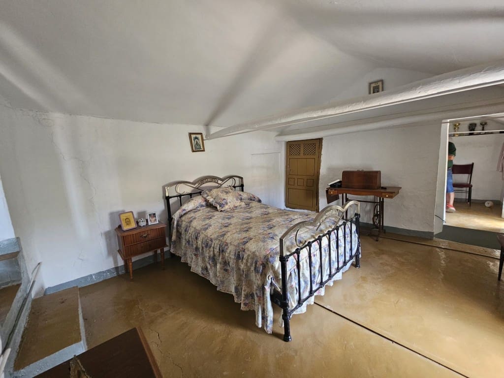 5 soveværelse Finca/Landehus til salg i Cabra med garage - € 99.000 (Ref: 10162096)