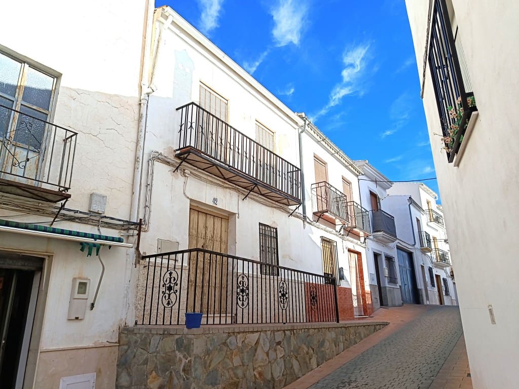 4 bedroom Townhouse for sale in Luque - € 45,000 (Ref: 10181656)