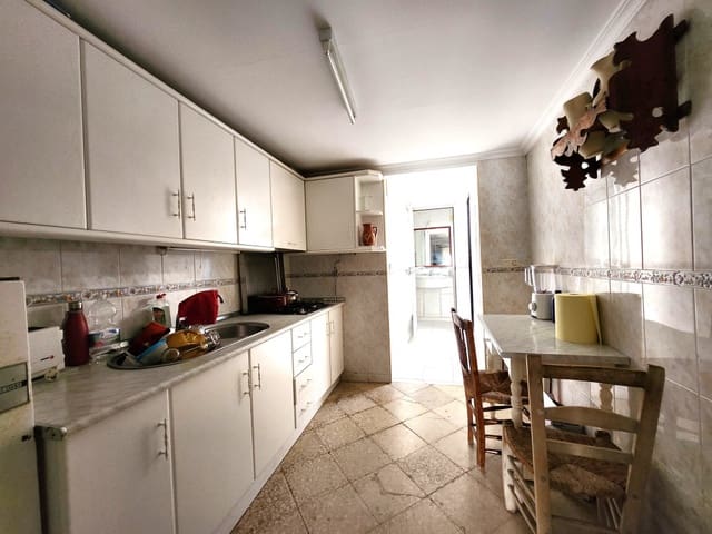 4 bedroom Townhouse for sale in Luque - € 45,000 (Ref: 10181656)