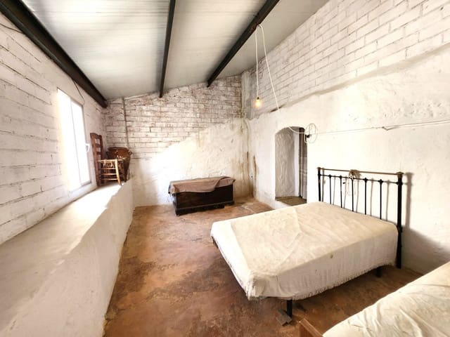 4 bedroom Townhouse for sale in Luque - € 45,000 (Ref: 10181656)