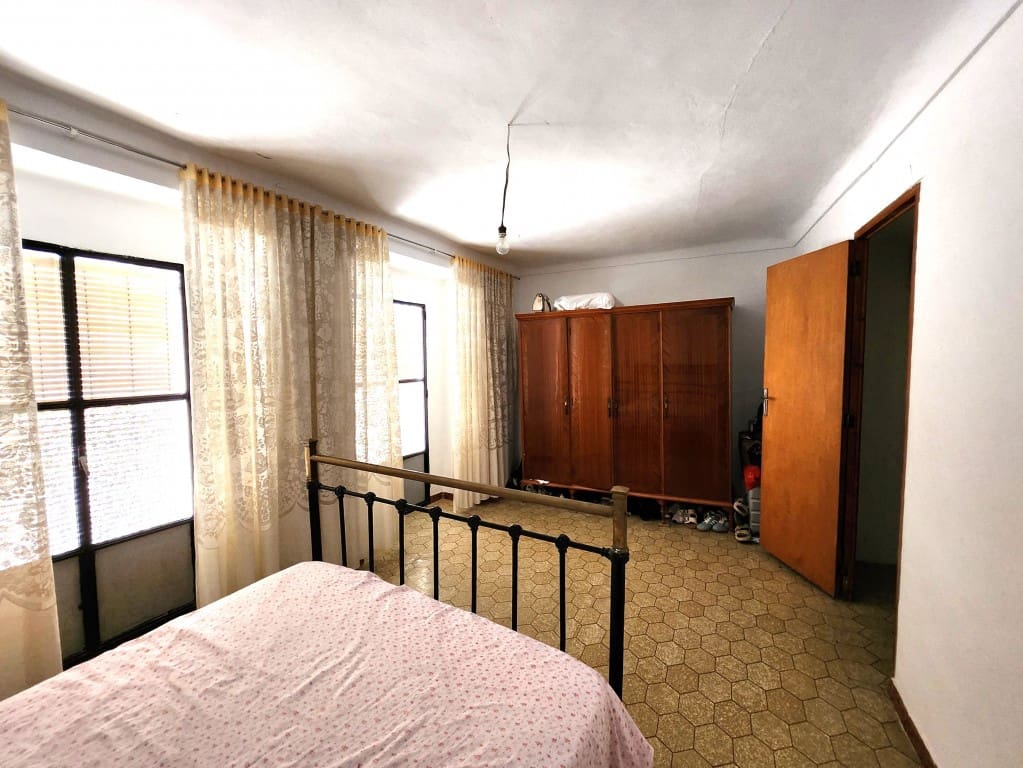 4 bedroom Townhouse for sale in Luque - € 45,000 (Ref: 10181656)