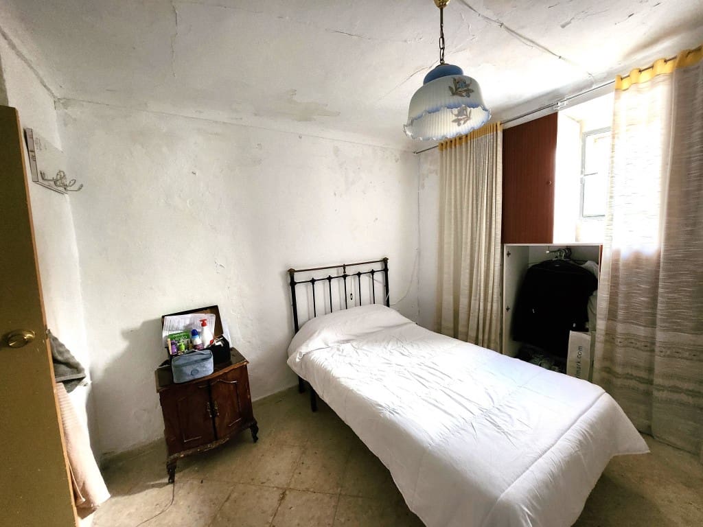 4 bedroom Townhouse for sale in Luque - € 45,000 (Ref: 10181656)