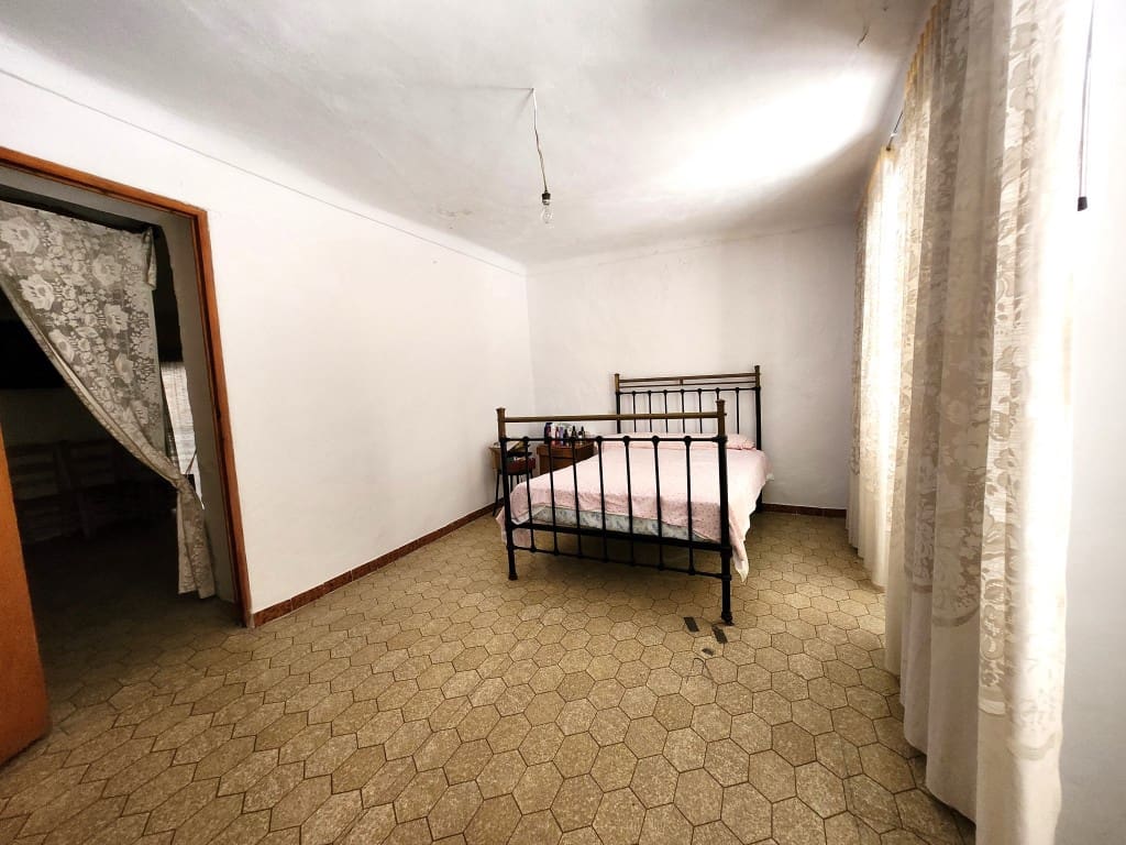 4 bedroom Townhouse for sale in Luque - € 45,000 (Ref: 10181656)