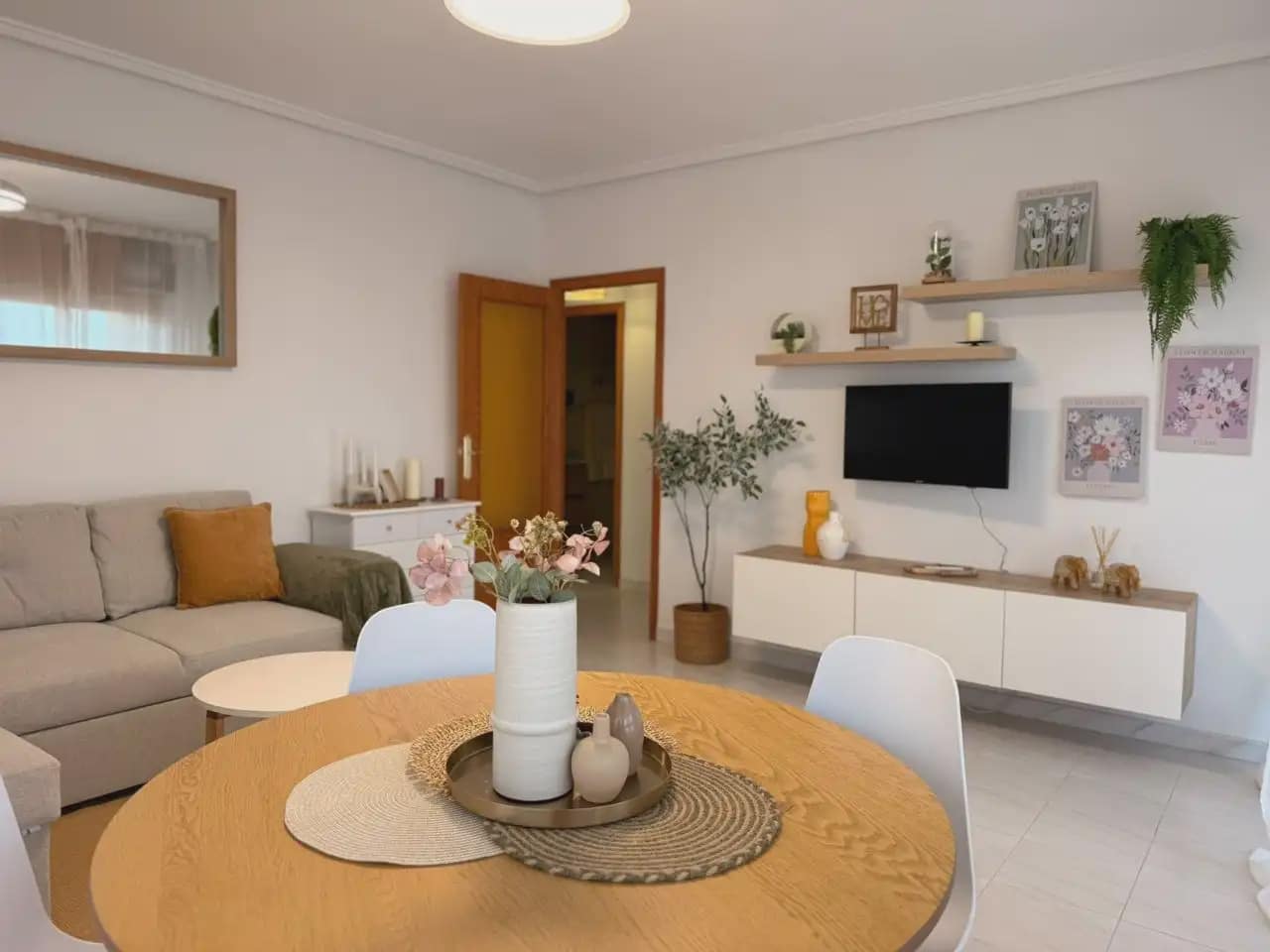 3 bedroom Flat for rent in Torrevieja with garage - € 1,800 (Ref: 10016325)
