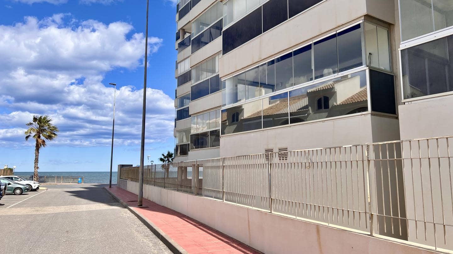1 slaapkamer Flat te koop in La Manga del Mar Menor met zwembad - € 169.900 (Ref: 10011764)