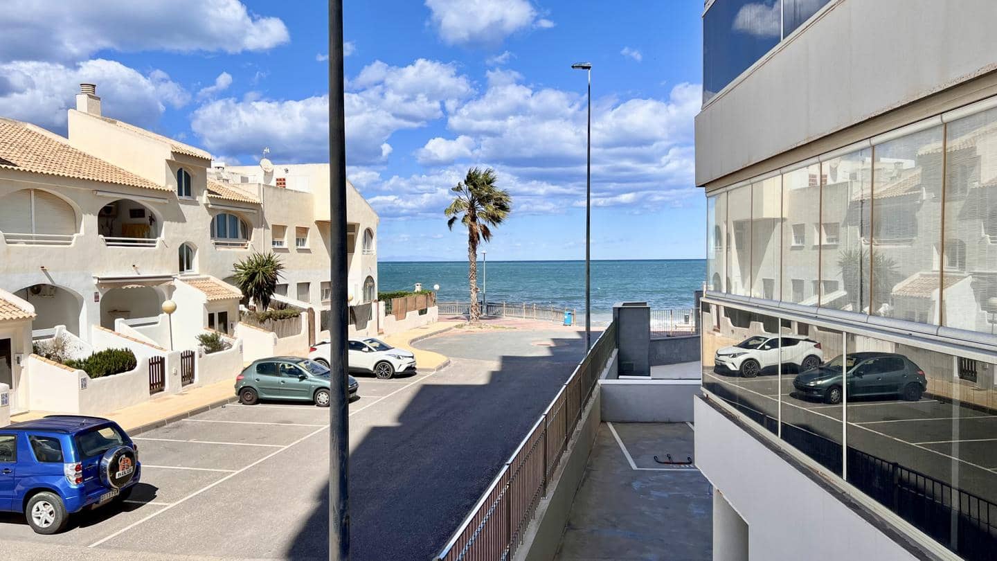 1 slaapkamer Flat te koop in La Manga del Mar Menor met zwembad - € 169.900 (Ref: 10011764)
