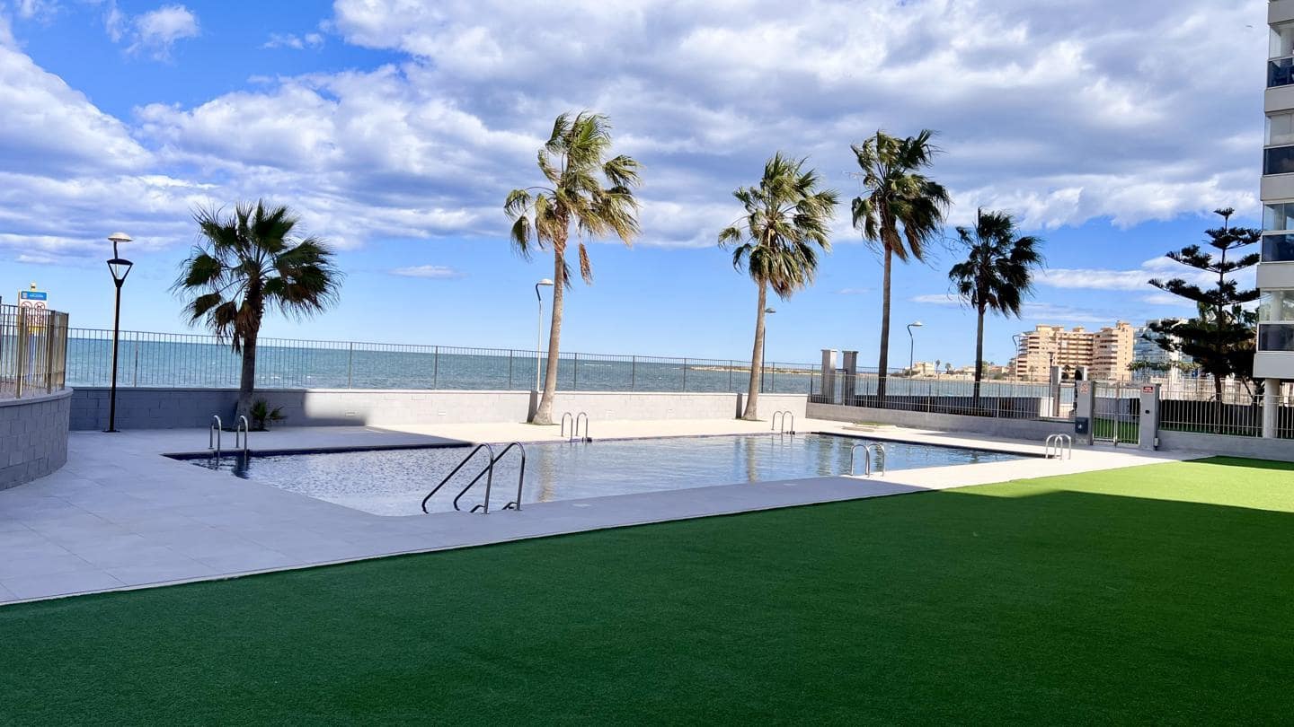 1 slaapkamer Flat te koop in La Manga del Mar Menor met zwembad - € 169.900 (Ref: 10011764)