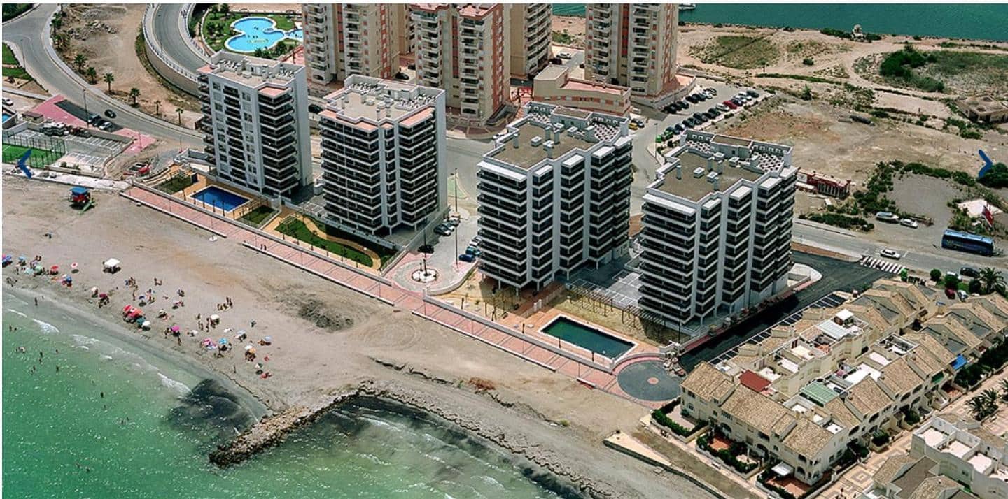 1 slaapkamer Flat te koop in La Manga del Mar Menor met zwembad - € 169.900 (Ref: 10011764)