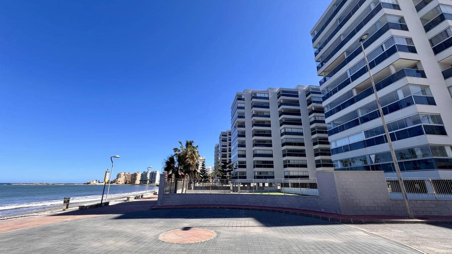1 slaapkamer Flat te koop in La Manga del Mar Menor met zwembad - € 169.900 (Ref: 10011764)
