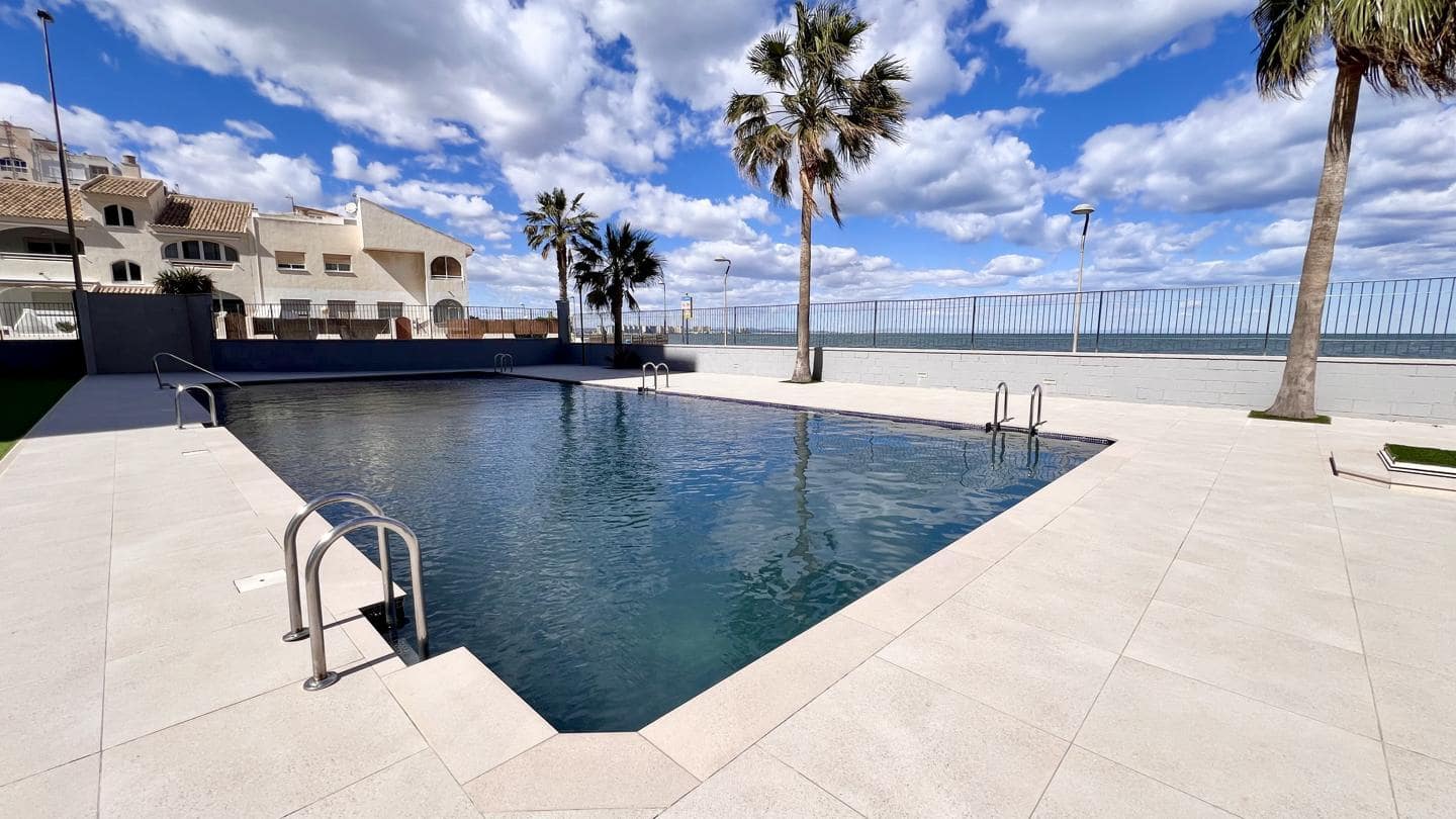 1 slaapkamer Flat te koop in La Manga del Mar Menor met zwembad - € 169.900 (Ref: 10011764)