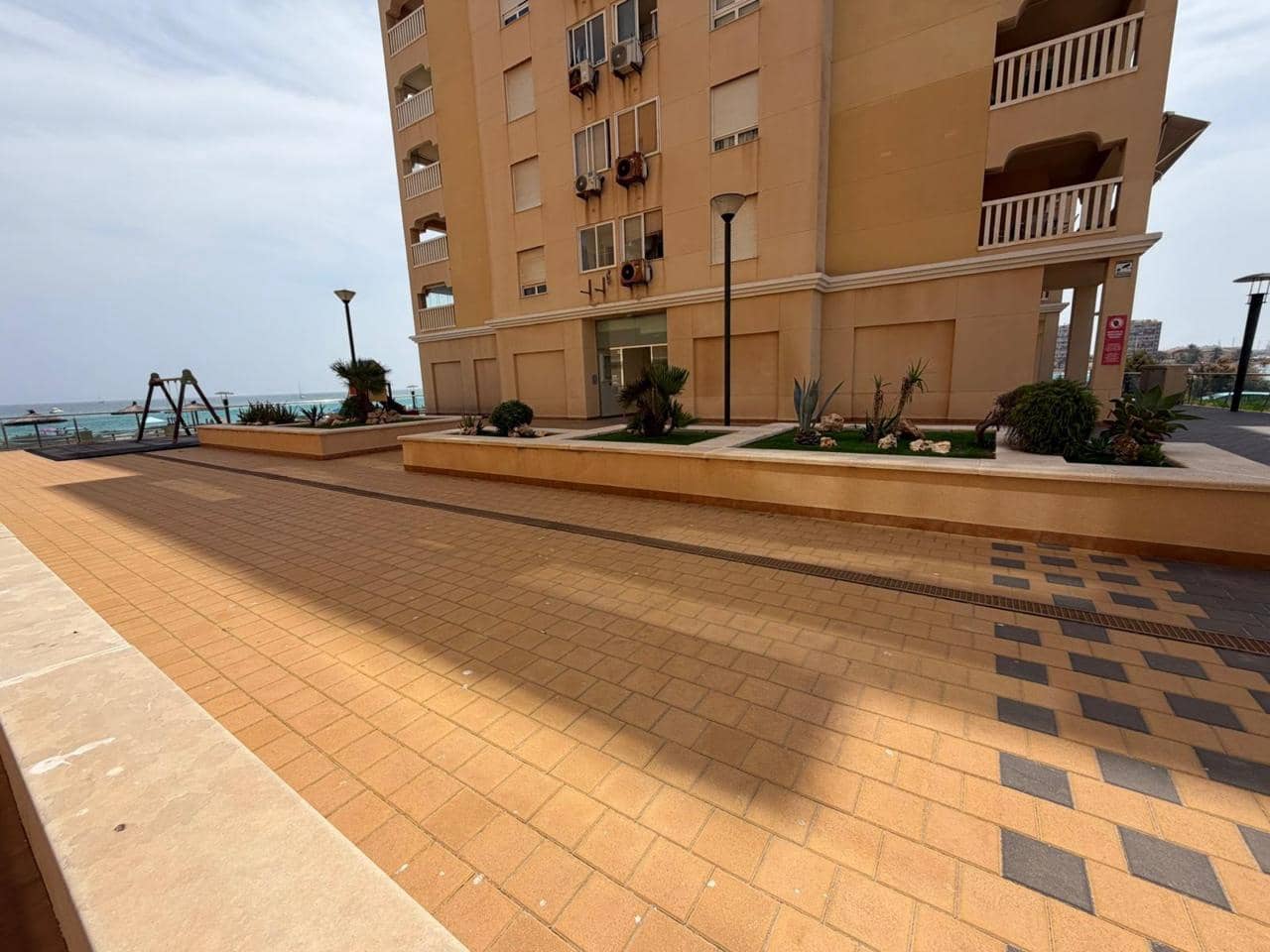 2 sovrum Lägenhet till salu i La Manga del Mar Menor med pool garage - 189 000 € (Ref: 10011766)
